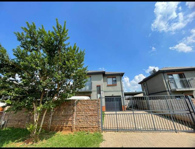 3 BEDROOM HOUSE FOR SALE IN ALBERTSDAL